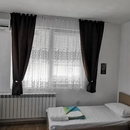 слънчевият ъгъл - The Sunny Corner Affittacamere 4*