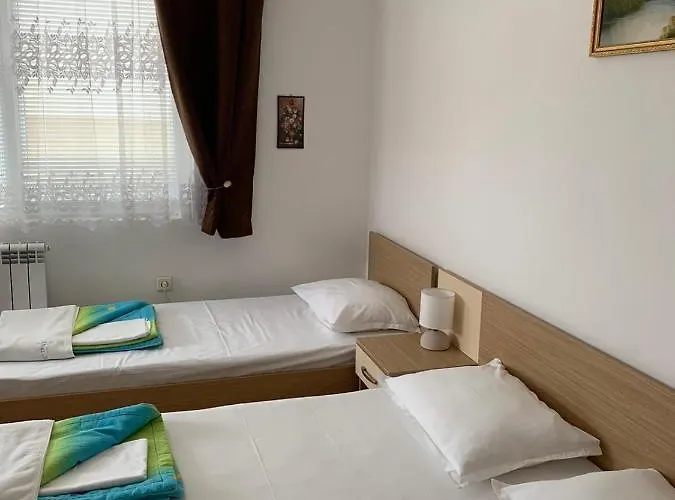 слънчевият ъгъл - The Sunny Corner Konukevi